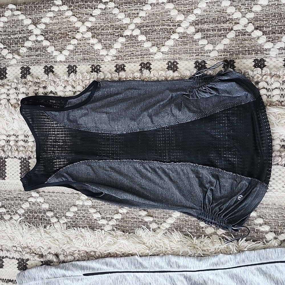 Workout top - Picture 2 of 4